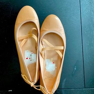 Stuart Weitzman nude ballet flats with bows on back, 7.5